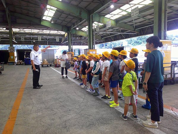 大洲営業所で社会見学を実施 | ニュース | セイノードライブ