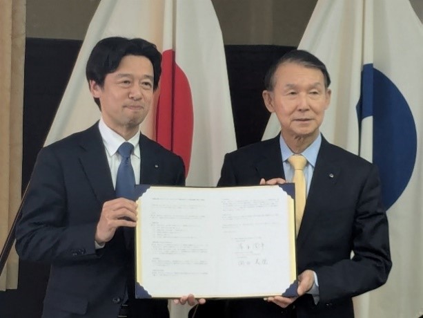 写真向かって、右より和歌山知事 岸本周平、 セイノーホールディングス株式会社 執行役員 河合秀治