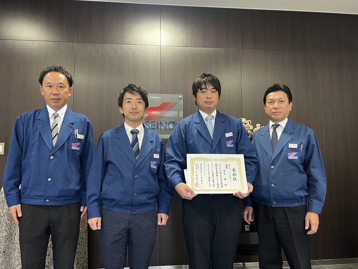 　　　　　　　左から高橋課長、岐阜東濃エリア 田口統括、西尾副主任、鈴木支店長