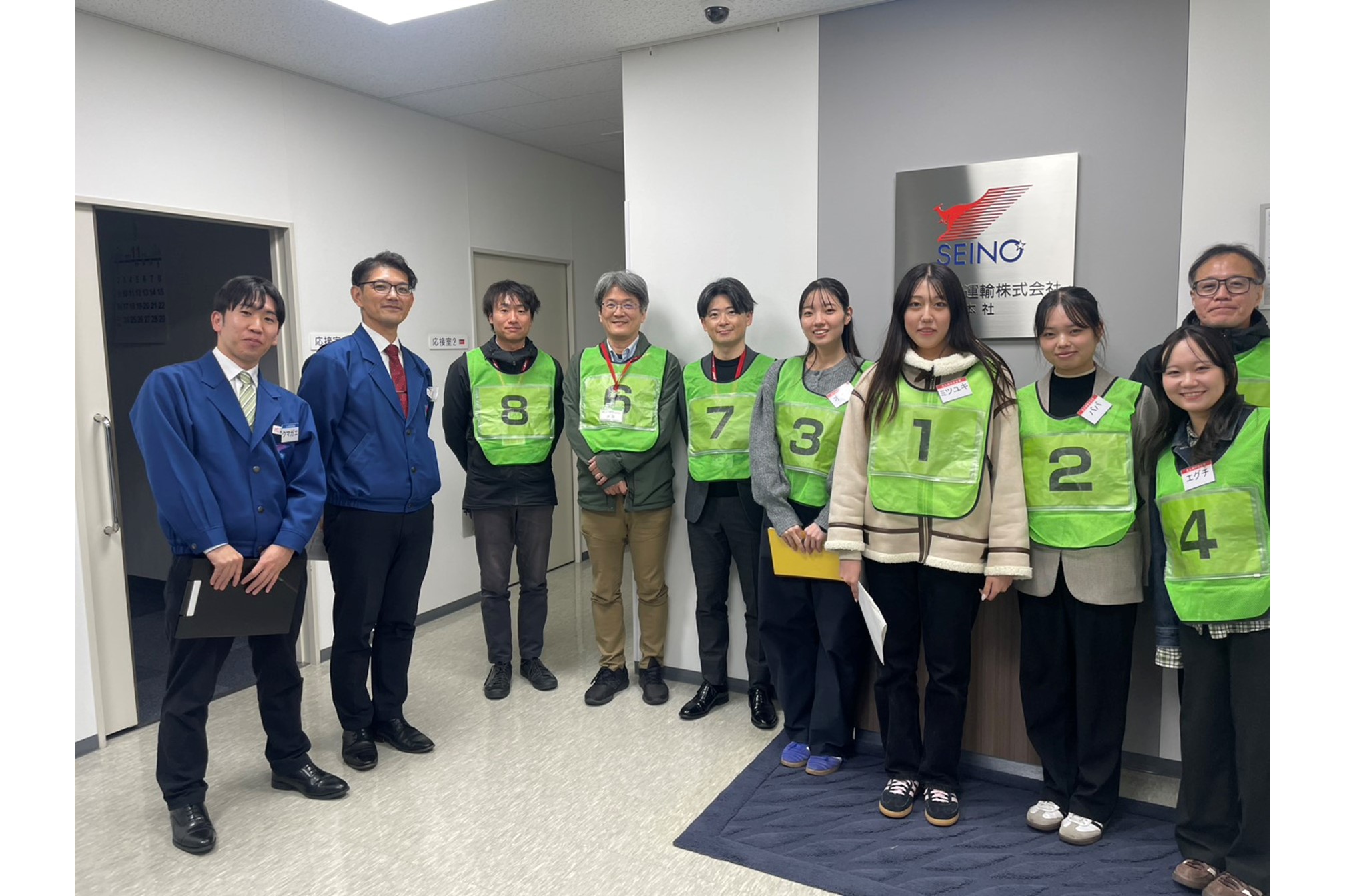 　　　　　見学された北九州市立大学・浦野ゼミ、北九州市 経済産業局 企業誘致課の皆さん