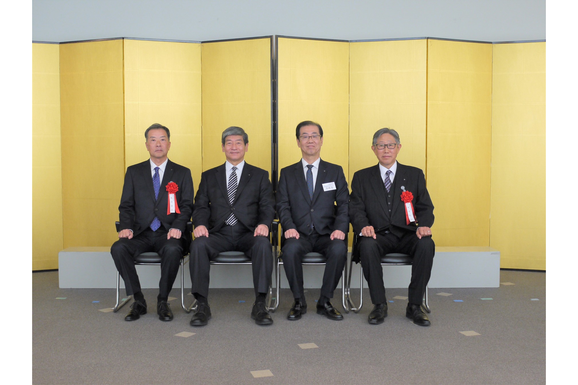 　　　　　　　　表彰に出席した新名誉社員（髙谷氏、田口社長、髙橋社長、金原氏）