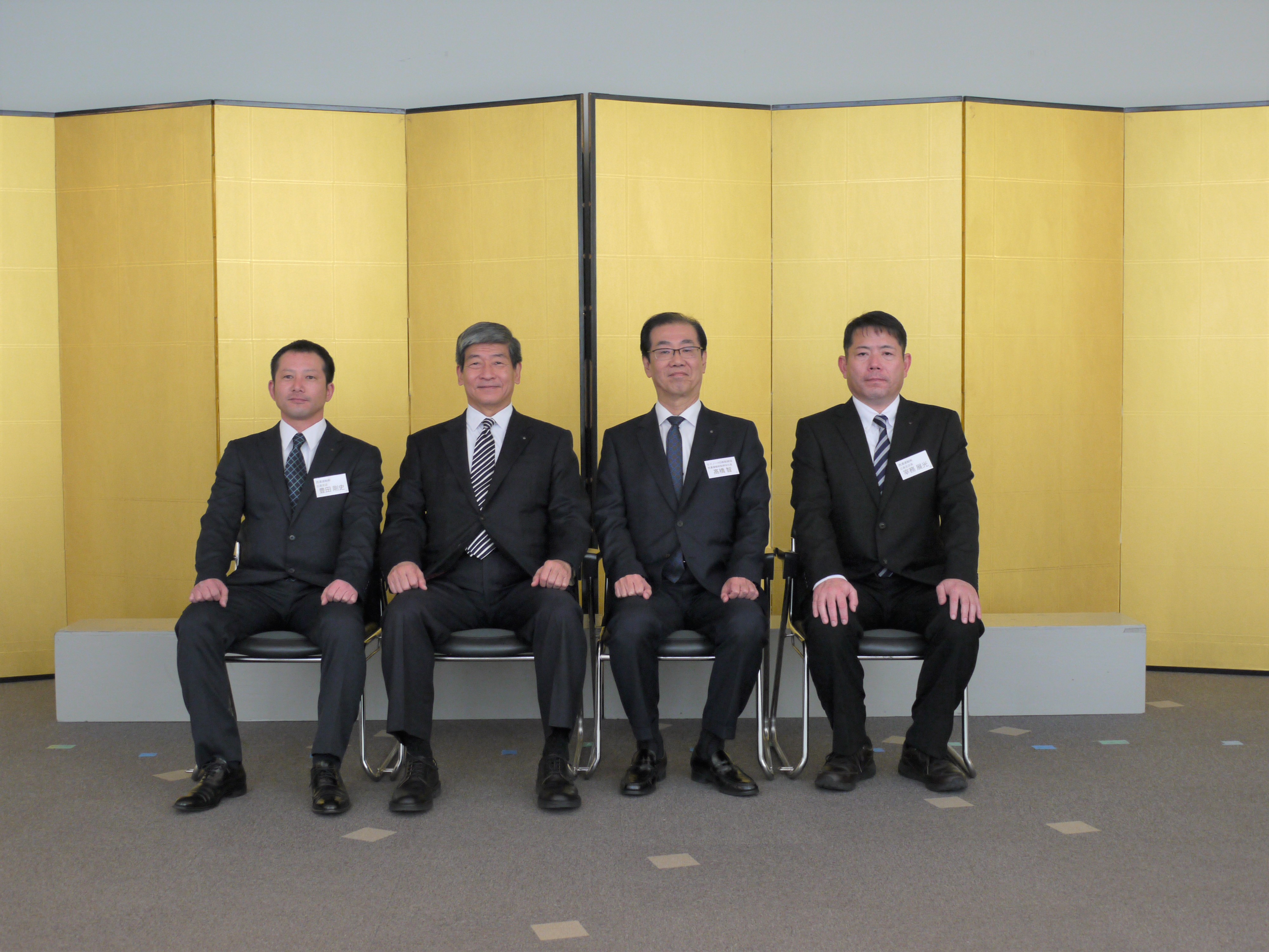 左から：豊田さん、田口社長、髙橋社長、広島支店 宰務支店長