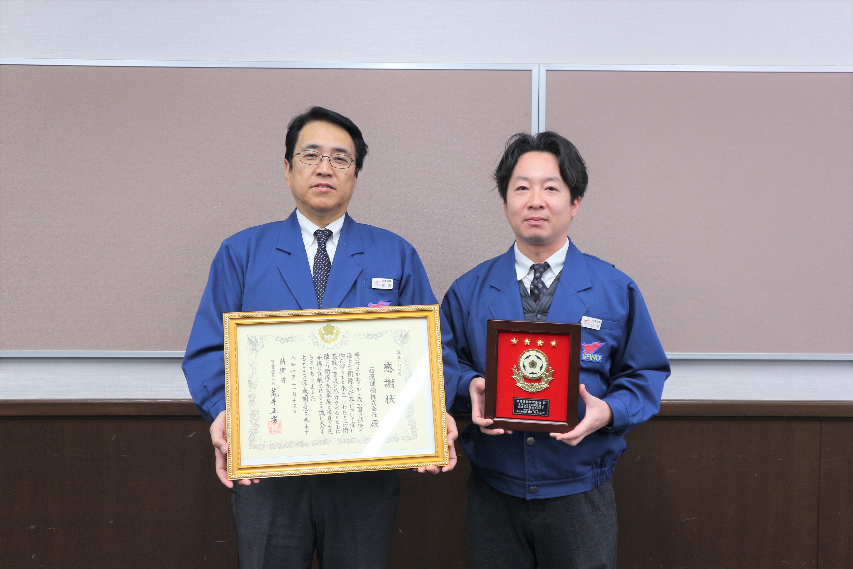 　　　　　　　　　　　　　左：人事部 稲垣執行役員　右：人事部 臼井課長