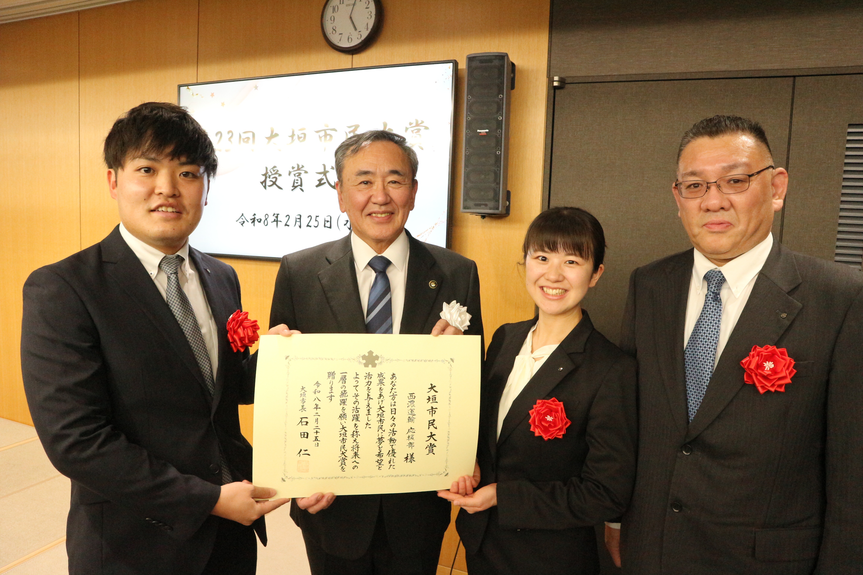 左から後藤団長、石田市長、松原副団長、前刀応援部部長