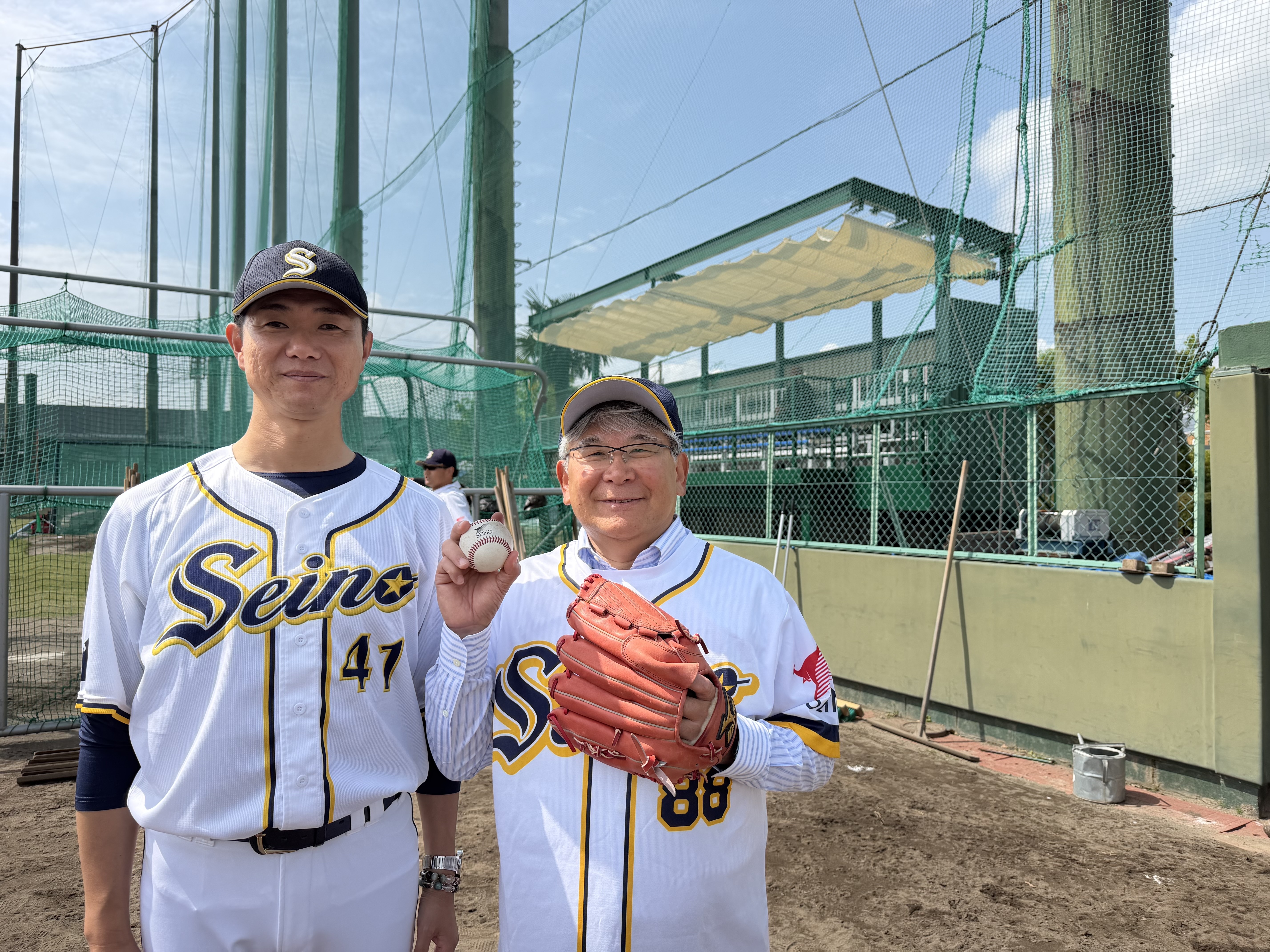 佐伯監督（左）と田中尚一郎氏（右）
