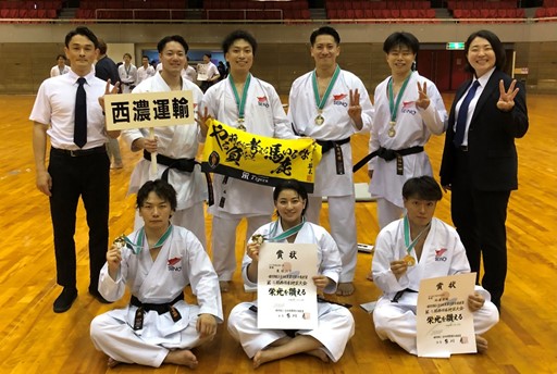 写真左から、町田選手、東選手、知念選手
