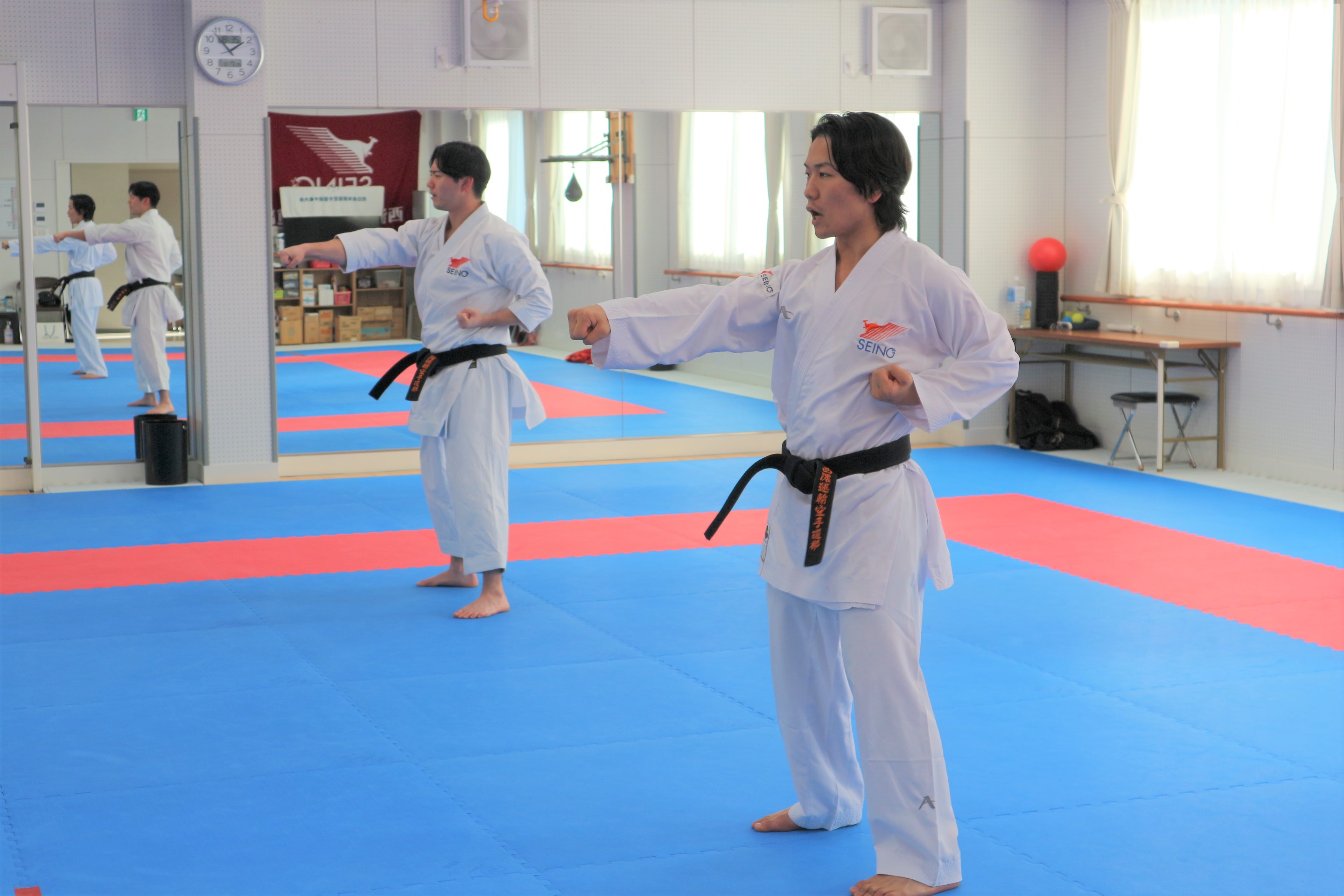 　　　　　　練習に汗を流す様子