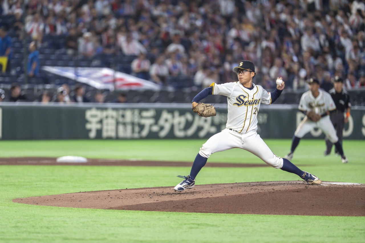 力投する摺石投手