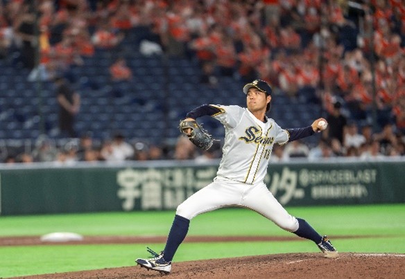 粘りの投球を見せる川井投手