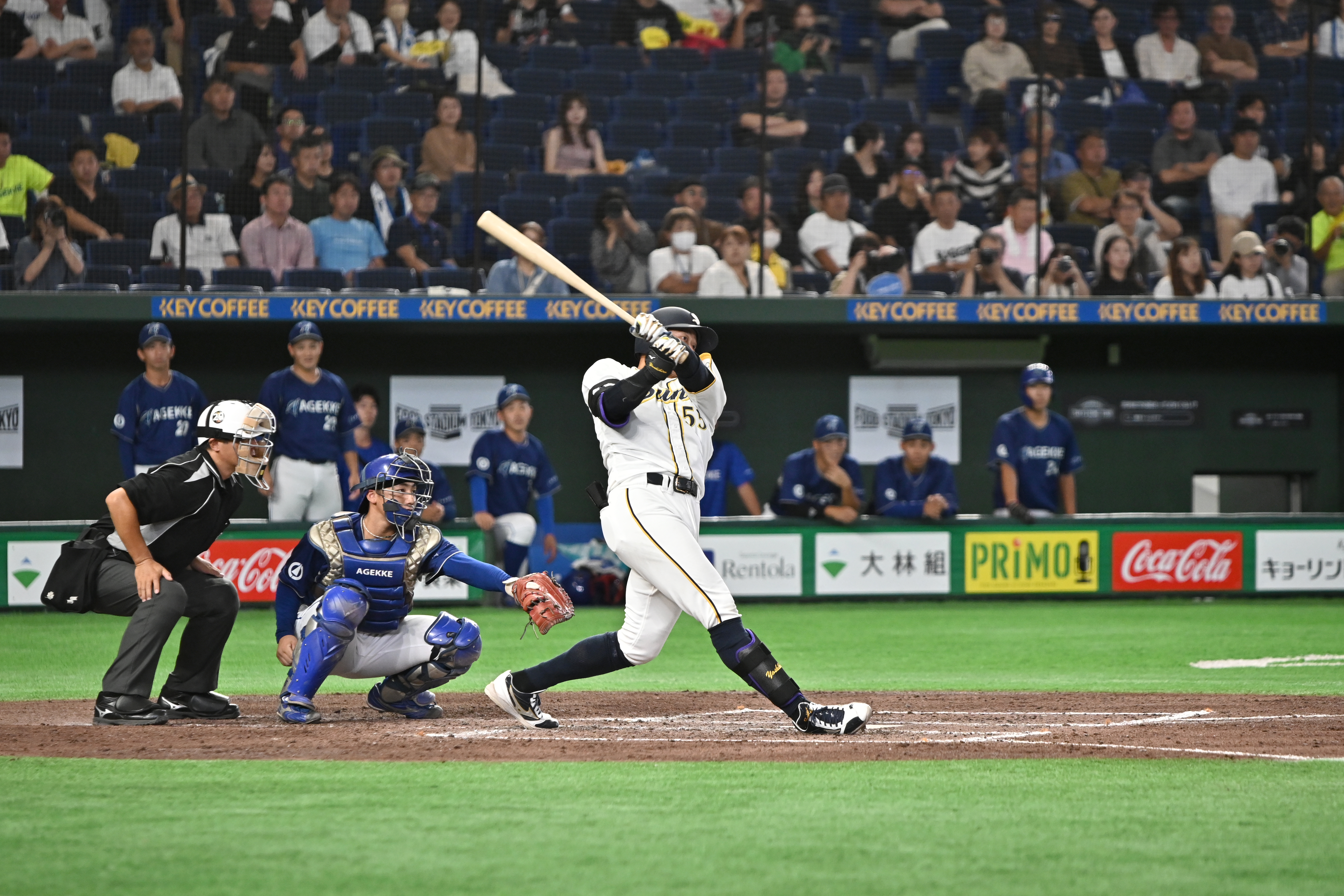 三塁打を放つ前野選手
