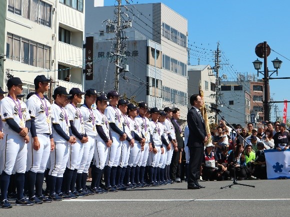 　　　　　　謝辞を述べる髙橋社長
